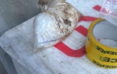 Izvršenim pretresom u Zenici službenici Sektora kriminalističke policije pronašli opojnu drogu i oružje   