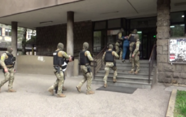 U policijskoj akciji Uprave policije MUP-a ZDK "PIRAMIDA" vršeni pretresi na 24 lokacije  a 20 lica je lišeno slobode