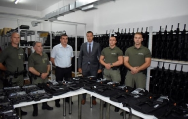 U svojoj misiji na osiguranju svih segmenata sigurnosti, Uprava  policije MUP-a ZDK nabavkom novog službenog naoružanja potvrđuje svoju ozbiljnost i institucionalni integritet u kontekstu funkcionisanja ukupnog sistema unutrašnje sigurnosti