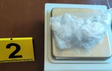 Izvršenim pretresom u Zenici pronađena droga i nelegalni duhanski proizvodi