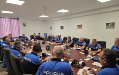 Policijski komesar Uprave policije MUP-a ZDK održao sastanak sa komandirima policijskih stanica