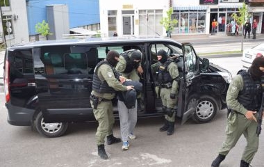 Policijski timovi Uprave policije MUP-a ZDK u okviru operativne akcije "MREŽA IV" vrše pretrese na 19 lokacija u Kaknju i dvije lokacije u Ilijašu i Bihaću 