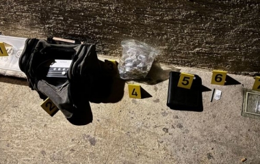 Uspješnom  akcijom policije u Tešnju pronađeno više od 3 kg opojne droge i 2 eksplozivne naprave    